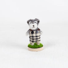 Load image into Gallery viewer, Fluffy - Schnauzer brooch pin with stand
