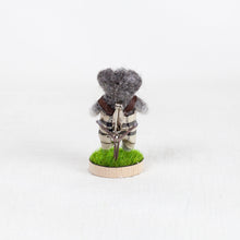 Load image into Gallery viewer, Fluffy - Schnauzer brooch pin with stand
