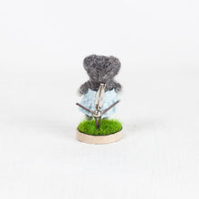 Load image into Gallery viewer, Fluffy - Schnauzer brooch pin with stand
