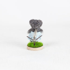 Fluffy - Schnauzer brooch pin with stand