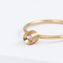 Load image into Gallery viewer, Spot moonstone ring
