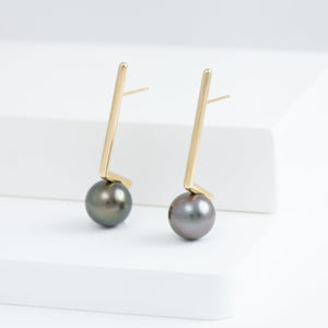 Dent black pearl long earrings