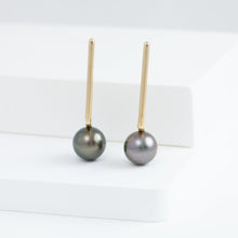 Load image into Gallery viewer, Dent black pearl long earrings
