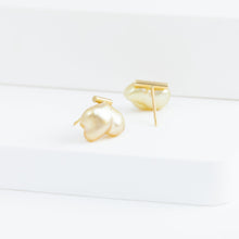 Load image into Gallery viewer, Medium baroque gold pearl earrings
