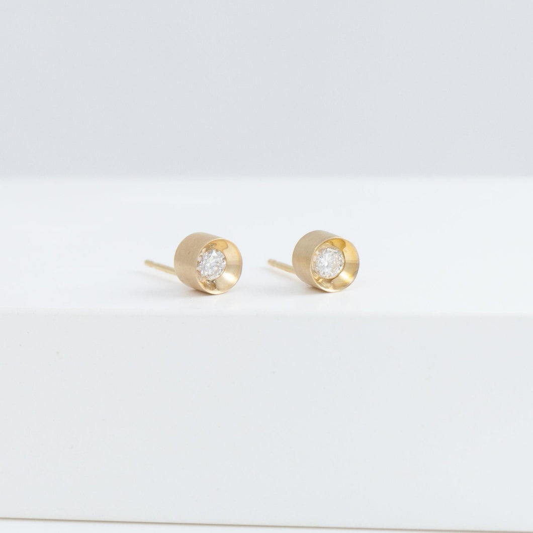 Spot diamond studs