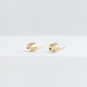 Spot diamond studs