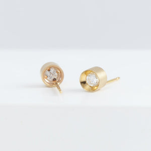 Spot diamond studs