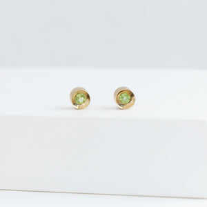 Spot peridot studs