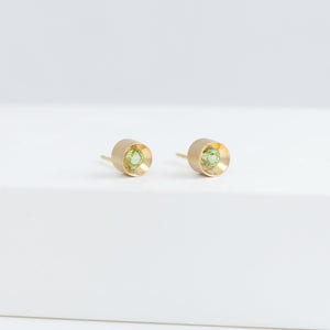 Spot peridot studs