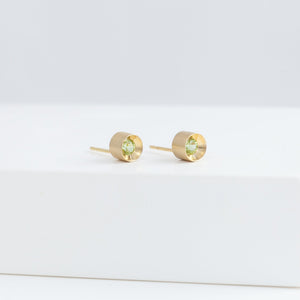 Spot peridot studs