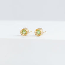 Load image into Gallery viewer, Spot peridot studs
