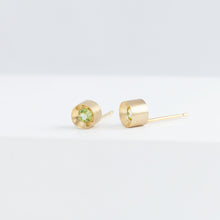 Load image into Gallery viewer, Spot peridot studs
