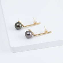 Load image into Gallery viewer, Dent black pearl long earrings
