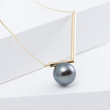 Load image into Gallery viewer, Dent black pearl necklace
