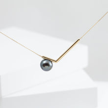 Load image into Gallery viewer, Dent black pearl necklace
