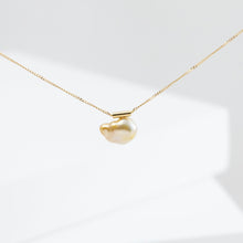 Load image into Gallery viewer, Medium gold baroque pearl necklace
