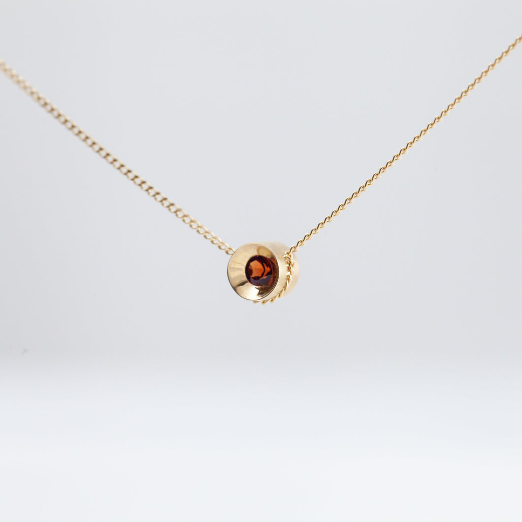 Spot garnet necklace