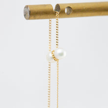 Load image into Gallery viewer, Small twin pearl drop earrings
