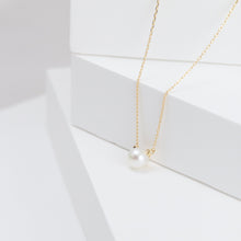 Load image into Gallery viewer, Cat akoya pearl necklace
