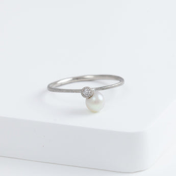 Baby Akoya pearl single pearl diamond platinum ring