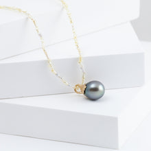 Load image into Gallery viewer, Platy black south sea pearl pendant
