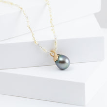 Load image into Gallery viewer, Platy black south sea pearl pendant
