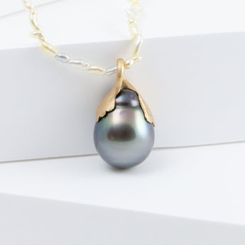 Platy black south sea pearl pendant