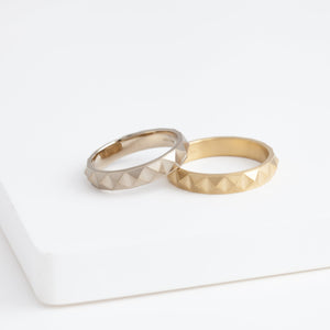 Studs champagne gold ring