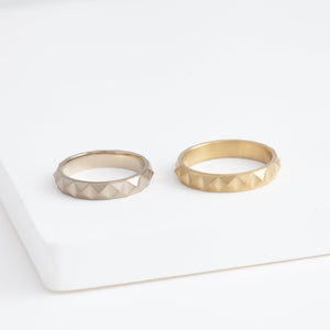 Studs champagne gold ring