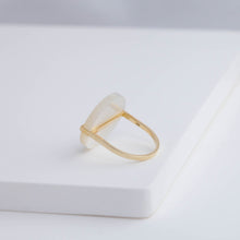 Load image into Gallery viewer, Slice mother of pearl ring
