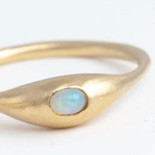 Load image into Gallery viewer, Yui small opal ring
