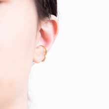 Load image into Gallery viewer, Crest lily ear cuff with diamonds

