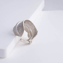Load image into Gallery viewer, Silver large feather ring
