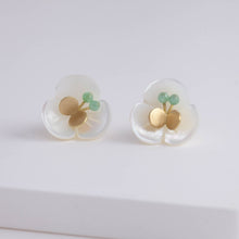 Load image into Gallery viewer, Plum flower emerald butterfly earrings
