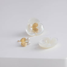 Load image into Gallery viewer, Plum flower pearl butterfly earrings
