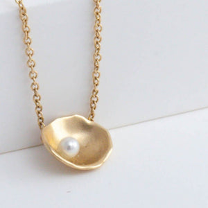 Gold petal necklace with pearl