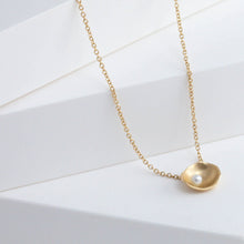 Load image into Gallery viewer, Gold petal necklace with pearl
