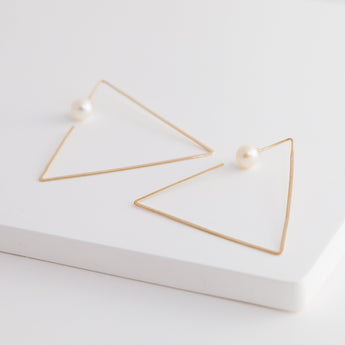 Symbol triangle hoop earring - Kolekto 